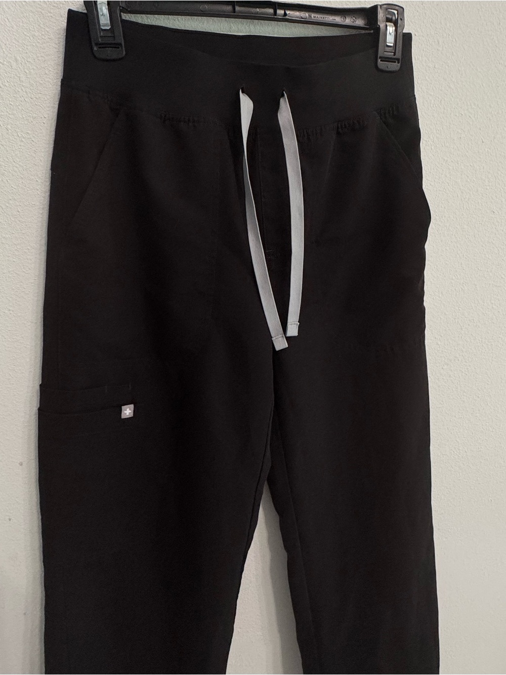FIGS NWOT Women’s black Wide-Leg Drawstring scrubs size Small regular - Picture 2 of 7